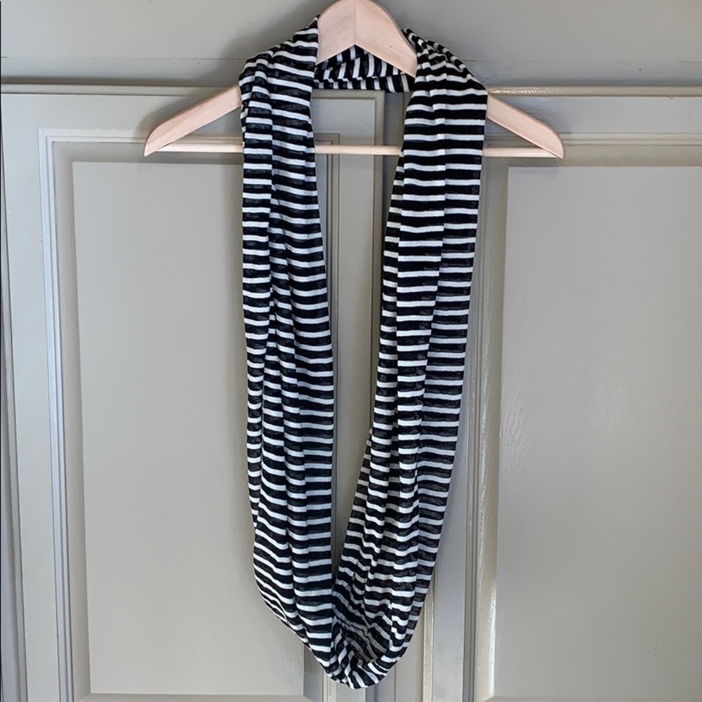 Striped infinity scarf - Picture 2 of 4